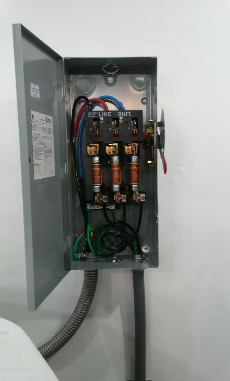 Three-phase disconnect switch installed for Smoke Detector Installation in Yadkinville